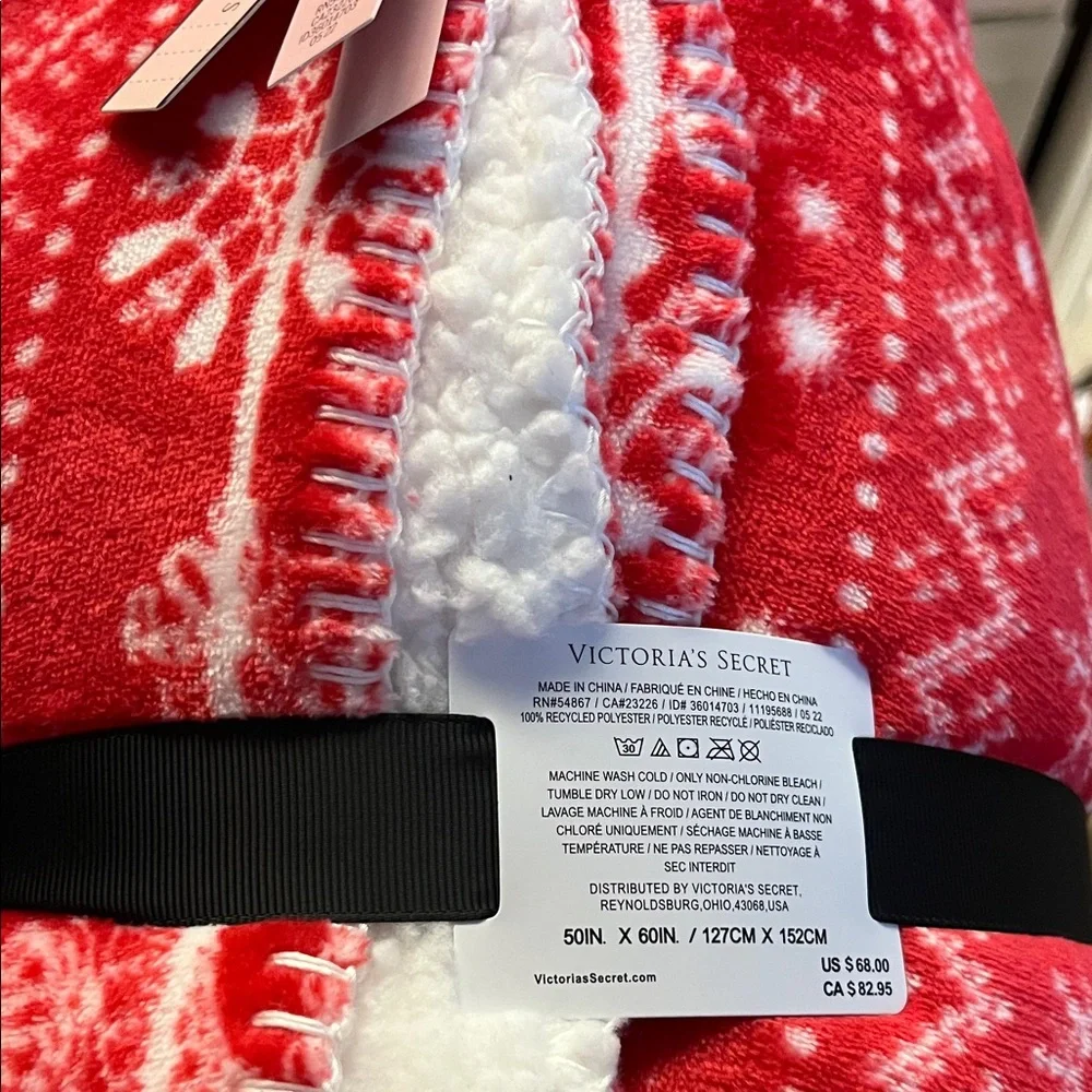 NWT Victoria's Secret Festive Red and White Throw
